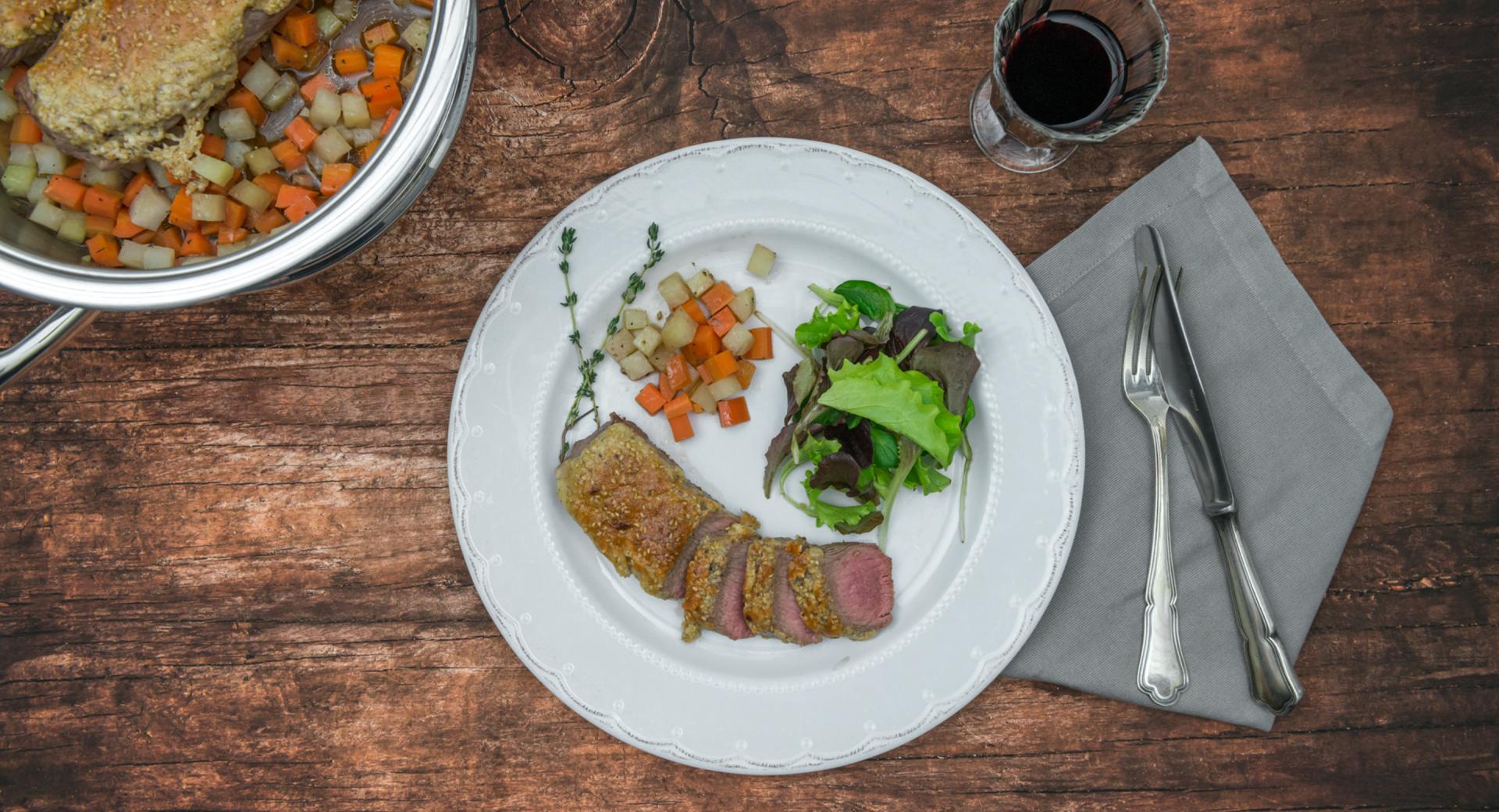 Sesame-crusted saddle of lamb (susamli kuzu sirti)