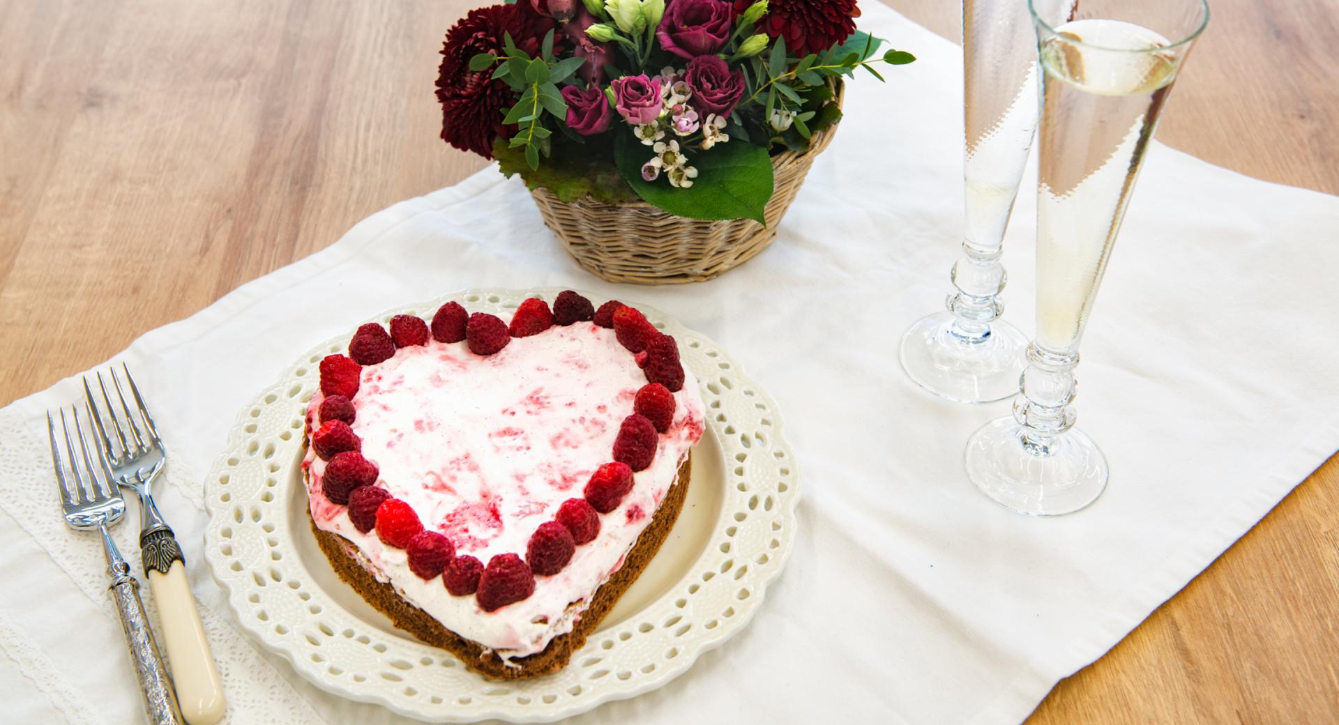 Choco-heart with raspberry cream