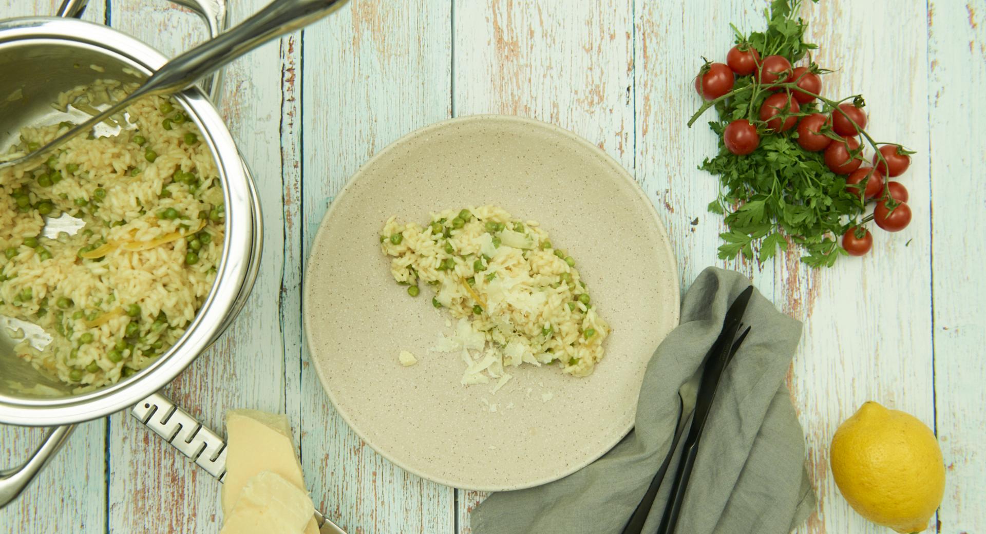 Lemon risotto with peas