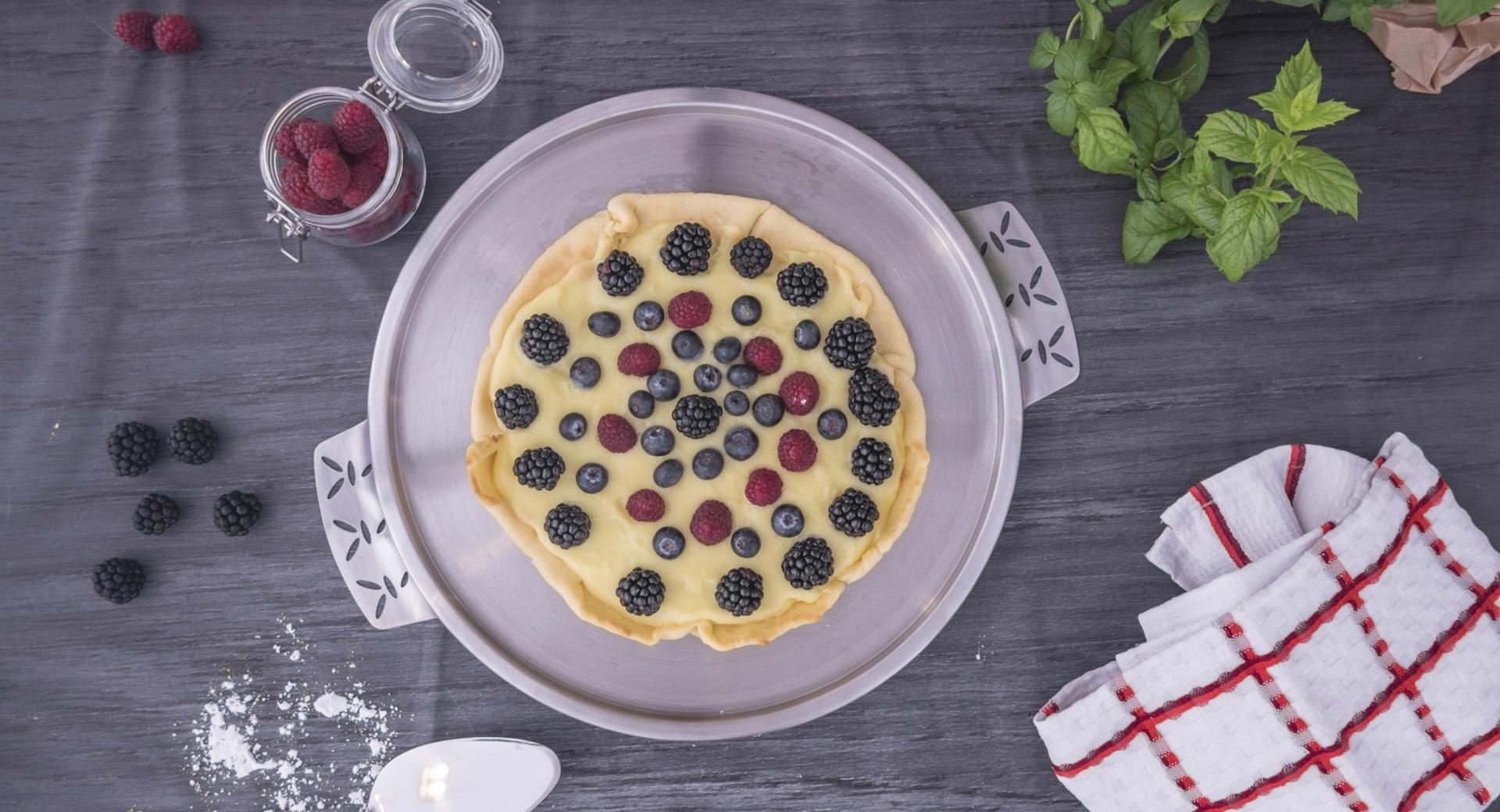 Tart with berries