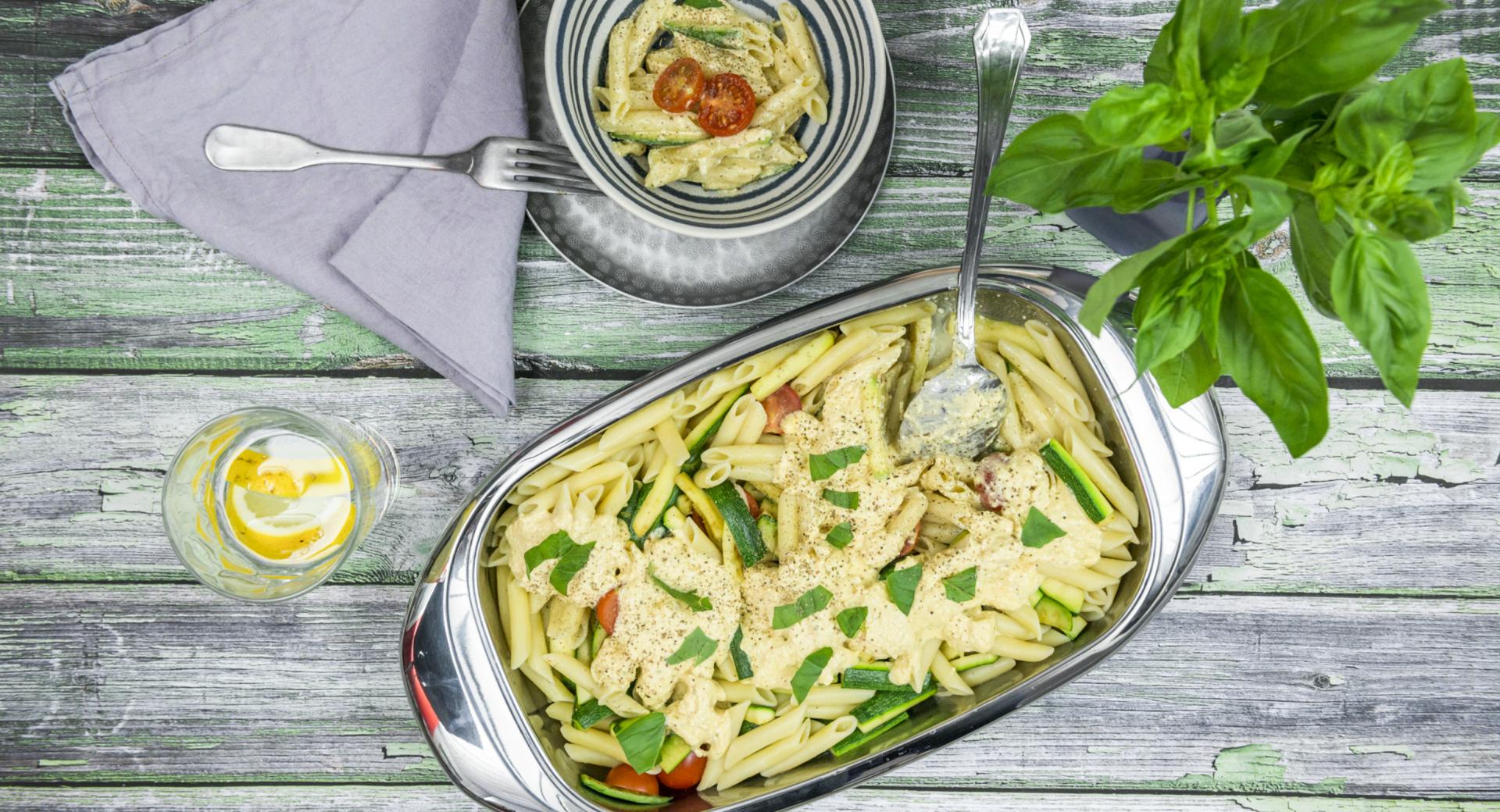 Pasta and zucchini salad with feta dressing 