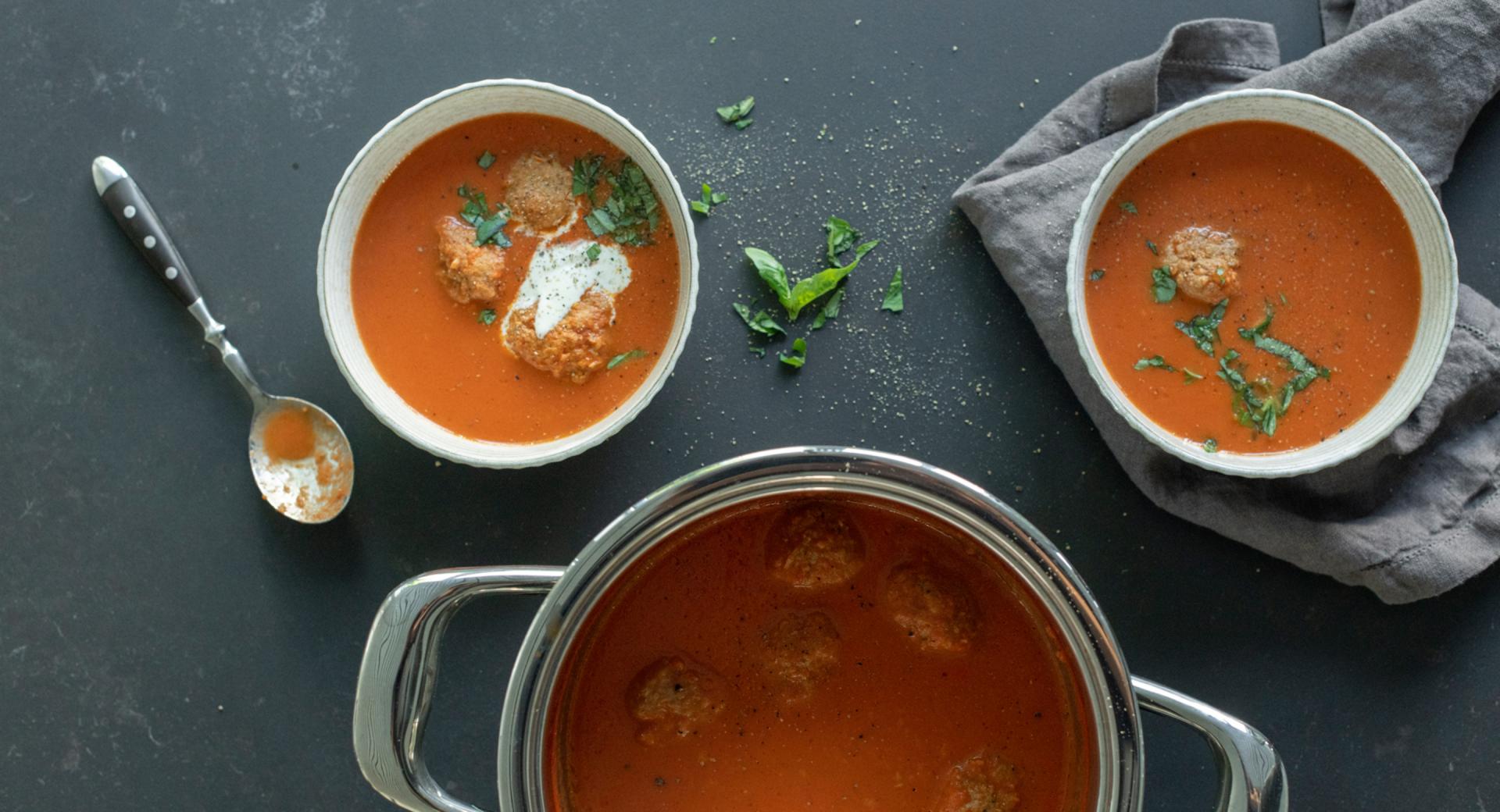 Tomato soup with meatballs