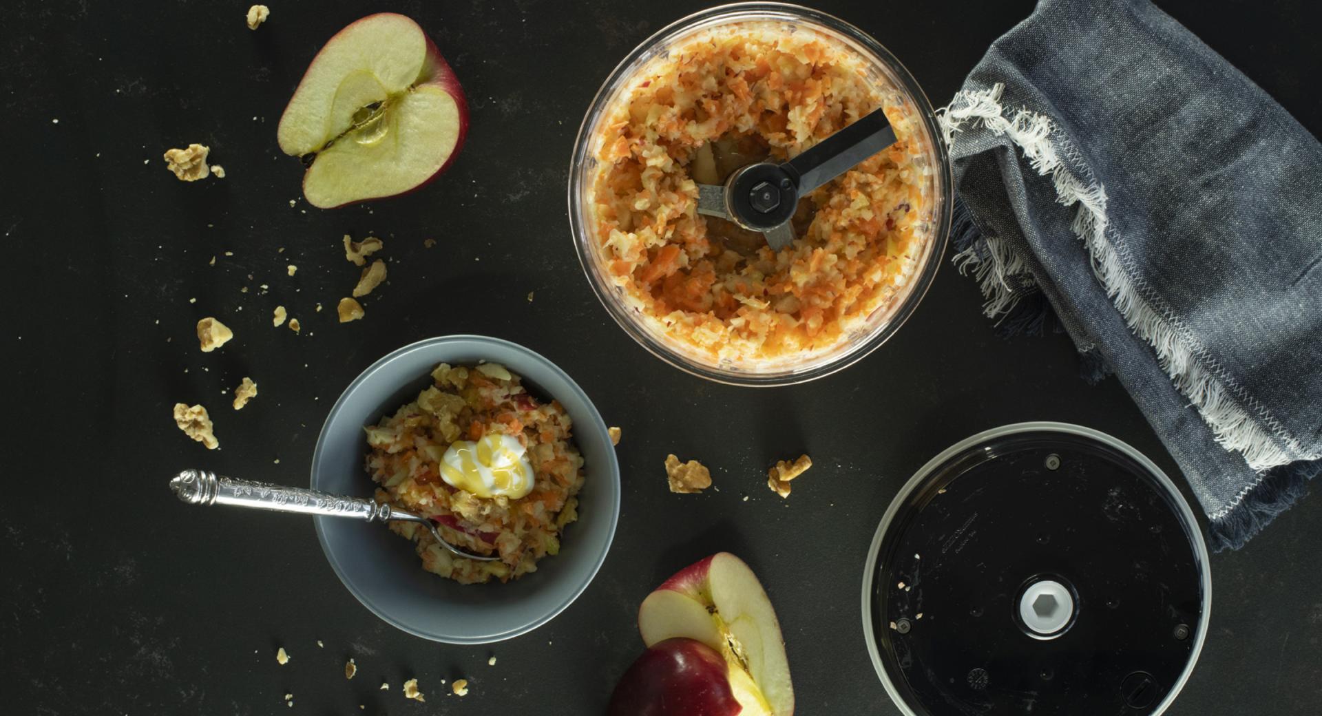 Apple & carrot salad with walnuts 