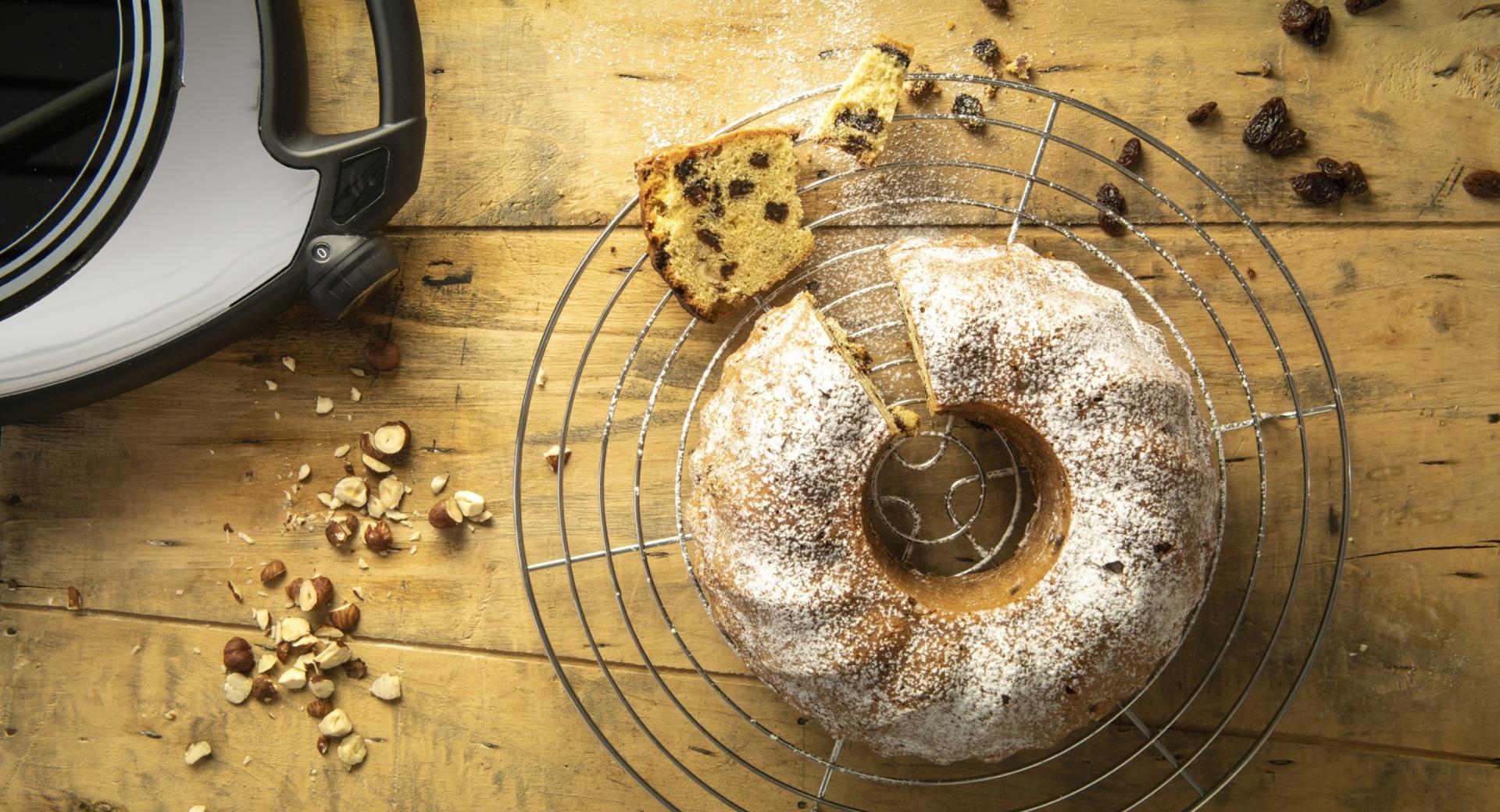 Cake with raisins and nuts