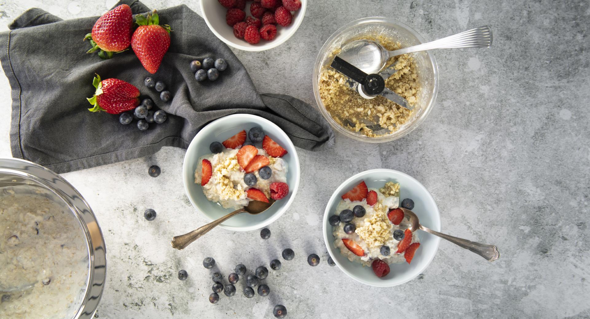 Oat muesli with berries for kids 