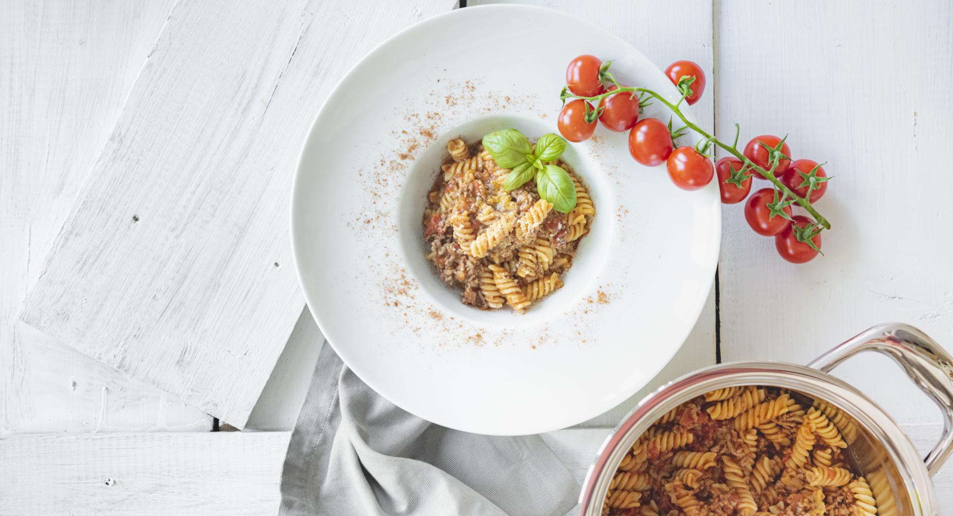 One-pot pasta: Fusilli with bolognese sauce