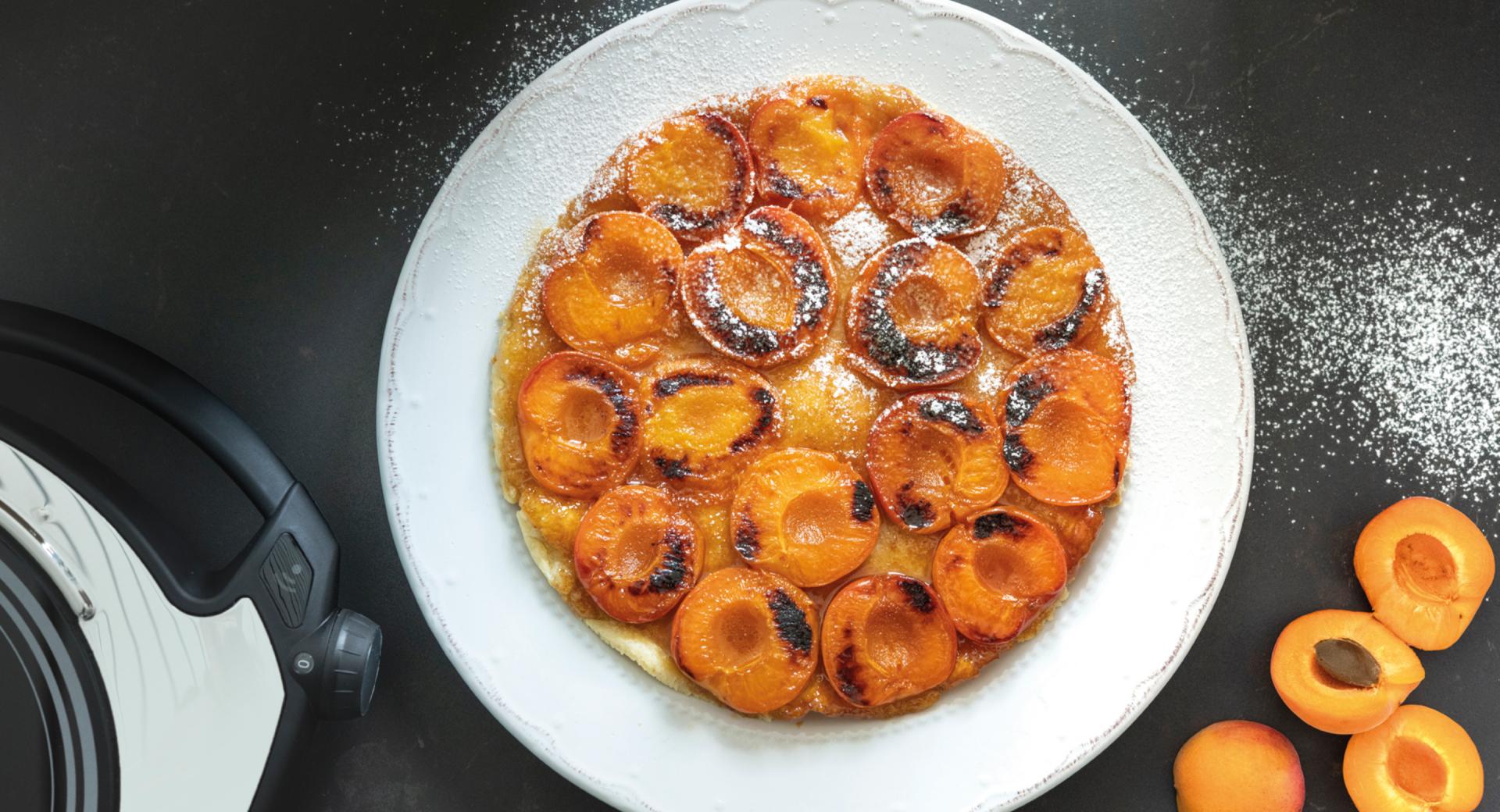 Tarte tatin with apricots