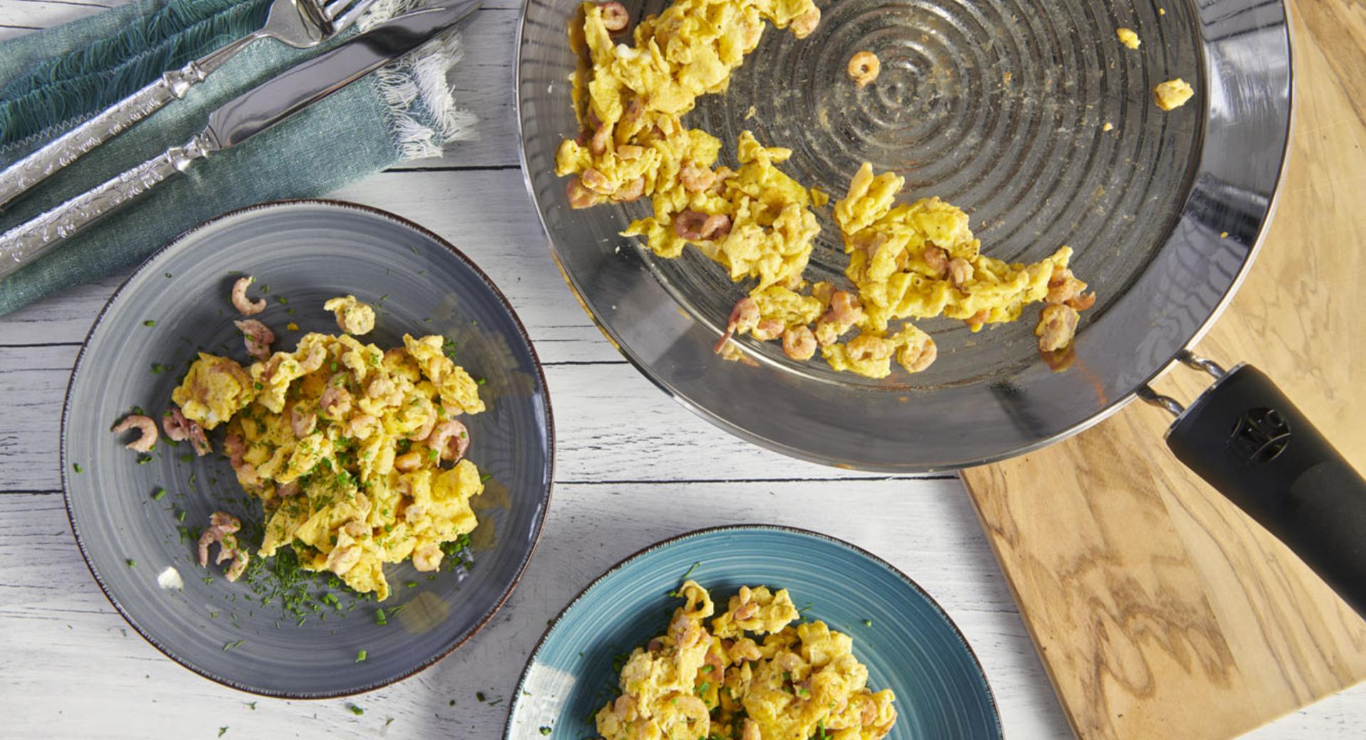 Scrambled eggs with shrimps