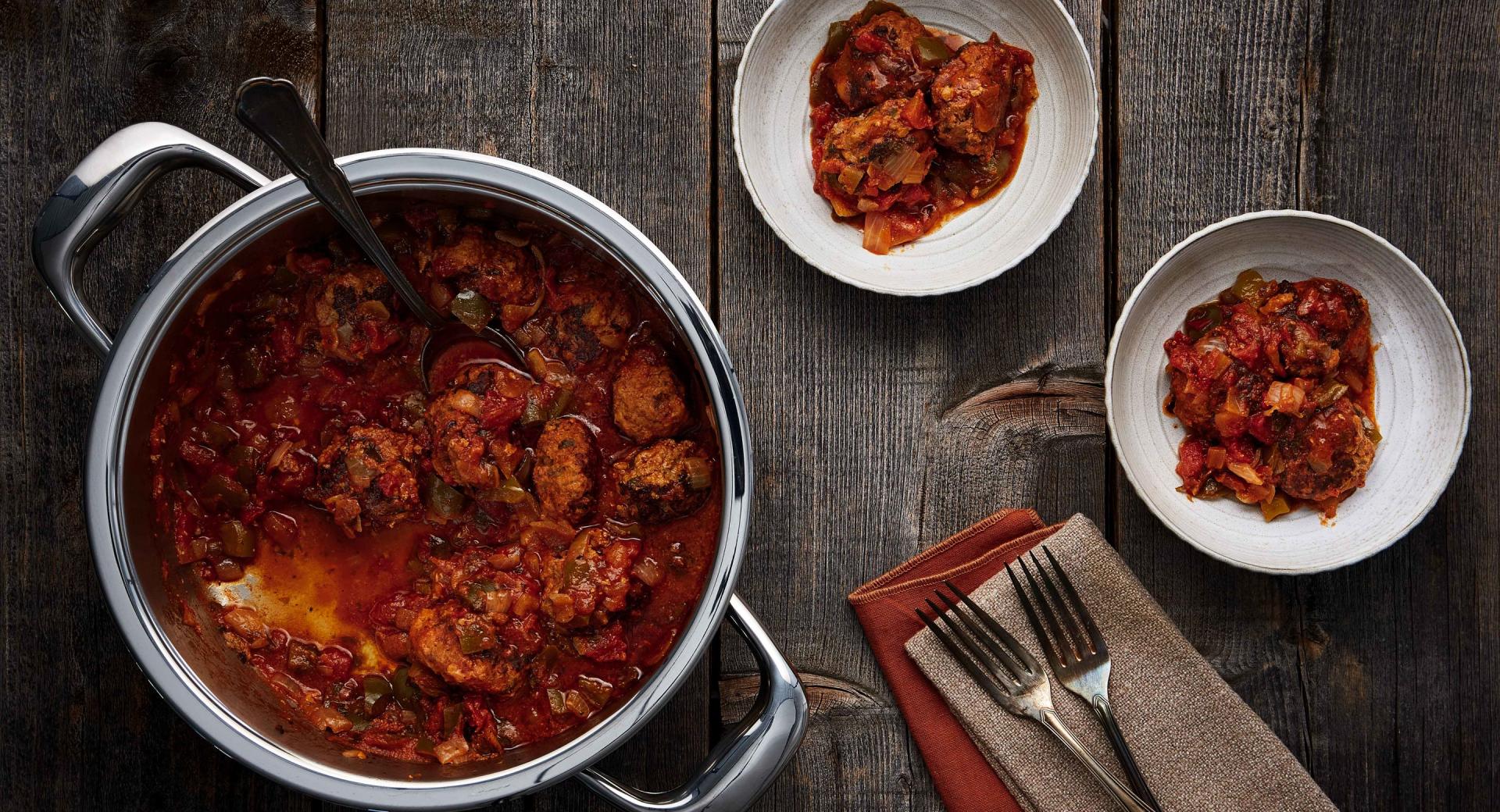 Albòndigas (meatballs with tomato sauce)