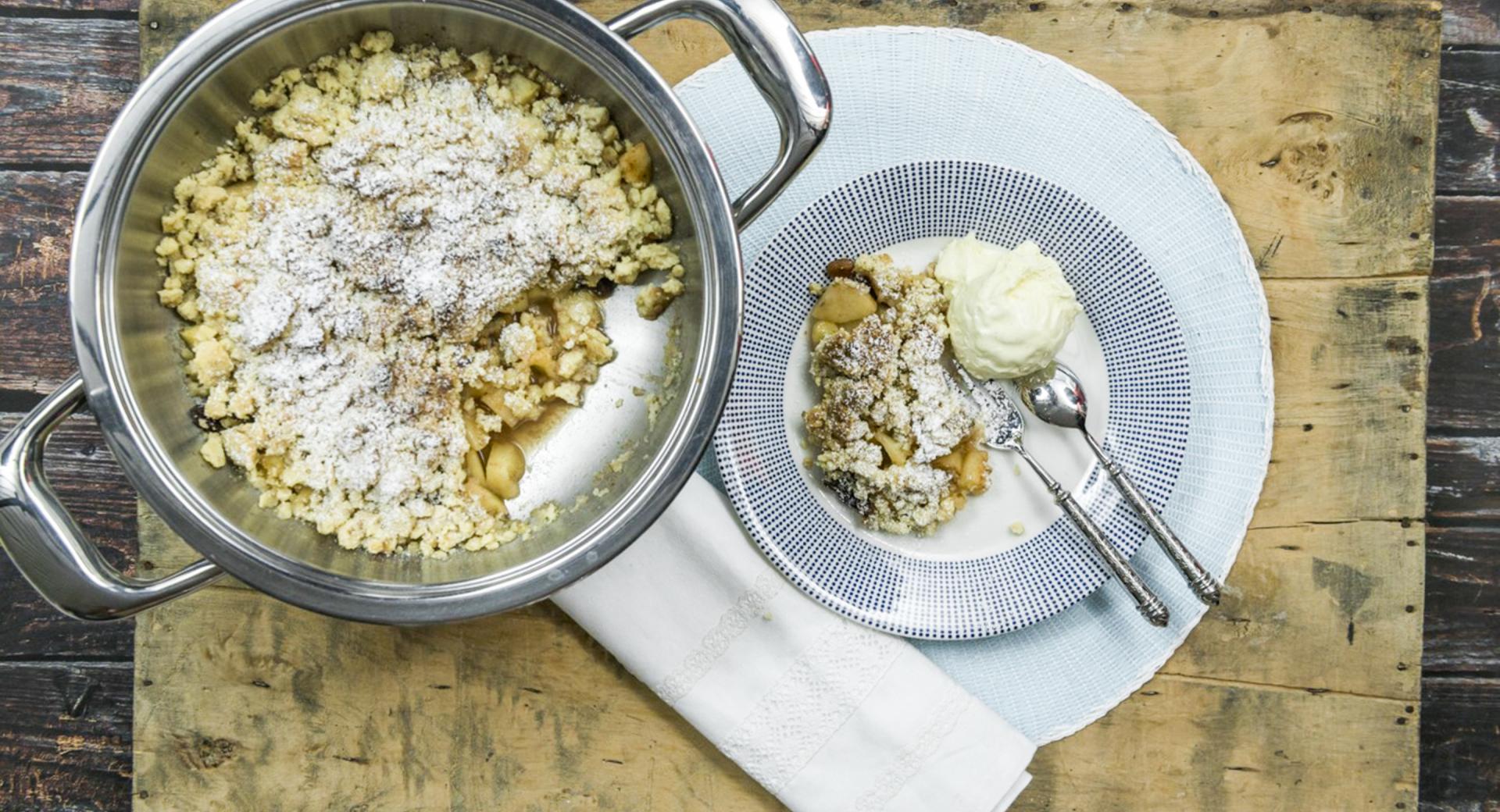 Apple and walnut crumble