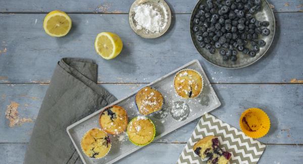 Let the muffins cool down and serve sprinkled with powdered sugar.