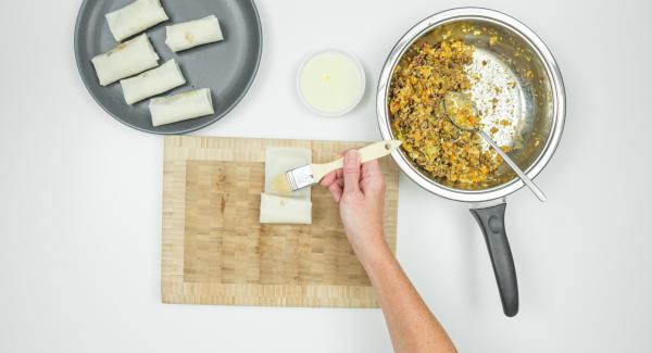 Spread out the dough sheets on the work surface, if necessary cut into rectangles. Brush the edges quickly with egg white, put a tablespoon of filling on each and wrap quickly into small spring rolls.