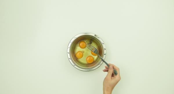 Break 4 eggs in a bowl and whisk with a fork. Season with salt and pepper if you like.