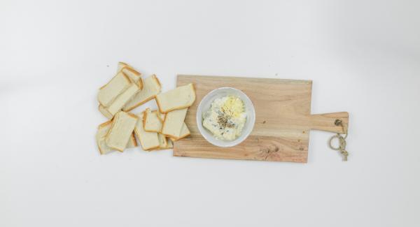 Peel garlic, dice finely. Mix with ricotta and blue mould cheese, season with salt and pepper.