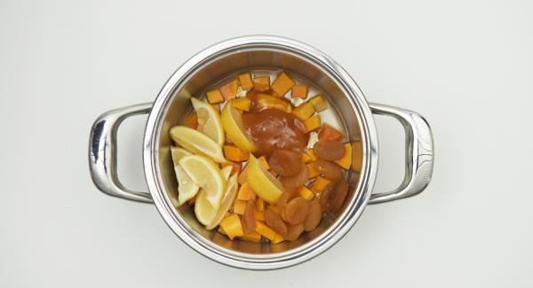 Clean and dice the pumpkin, halve the lemon and divide into 4 slices each. Place in a pot with the remaining ingredients.