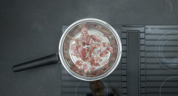 As soon as the Audiotherm beeps on reaching the roasting window, set hob at low level and roast the bacon crispy, add the mushrooms and roast with it.