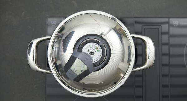 Enter approx. 11 minutes cooking time in the Audiotherm (follow packing instructions), fit it on Visotherm and turn it until the vegetable symbol appears. As soon as the Audiotherm beeps on reaching the vegetable window set hob to low level and cook until done.