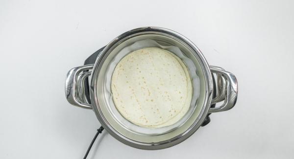 At the end of the cooking time take off EasyQuick, place Combi sieve insert on pot and fit EasyQuick again.