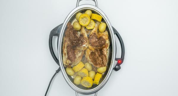 At the end of the cooking time take off lid. Serve the chicken halves together with potatoes and corncob.