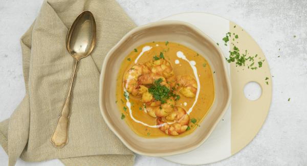 Shrimps in hot coconut sauce 