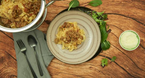 Bolognesesauce with pasta 