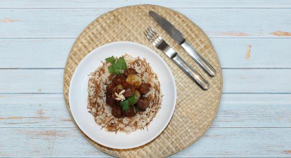 Lebanese meatballs and rice (Dawood basha)