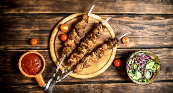 Shashlik skewers with tomato sauce 