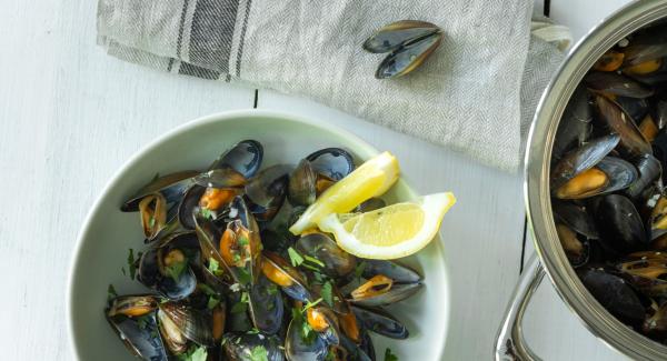 Steamed mussels