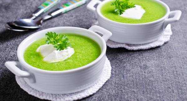 Zucchini cream soup with curd dumplings