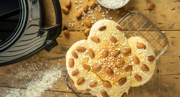 Colomba Pasquale (dove-shaped sweet cake) 