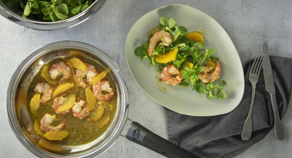 Lamb’s lettuce salad with savory shrimp