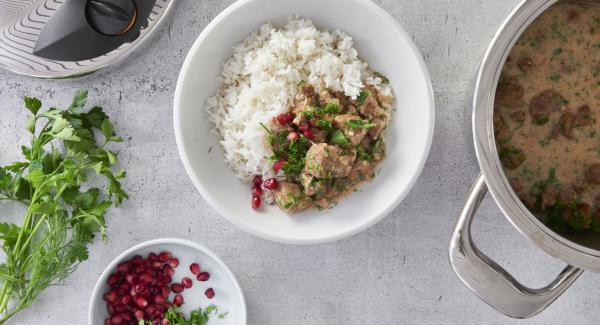 Oriental lamb stew with herbs and yogurt