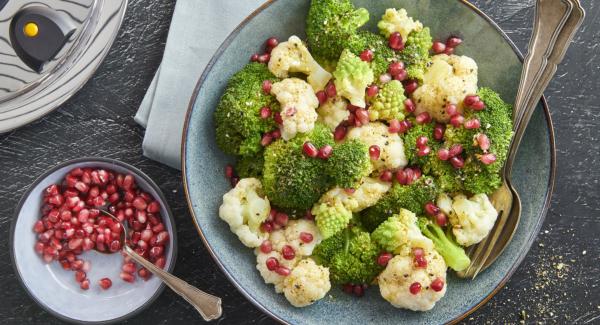 Lukewarm vegetable salad with dukkah dressing