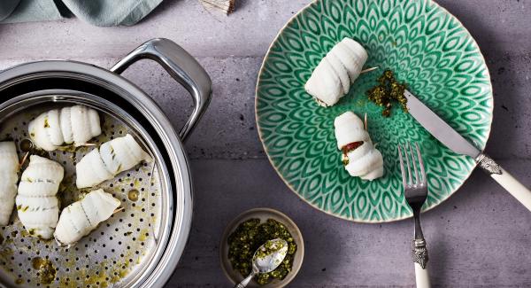 Fish rolls with rocket pesto 