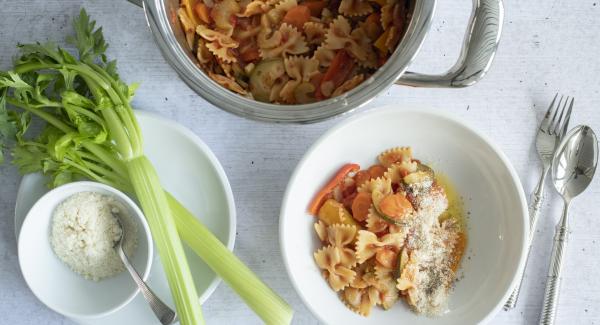 Farfalle in colorful tomato sauce