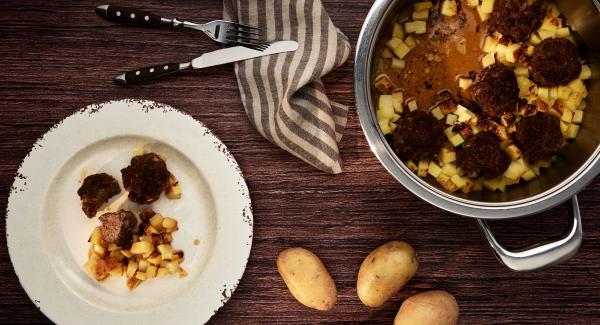 Meatballs with baked potatoes (AMC4me)