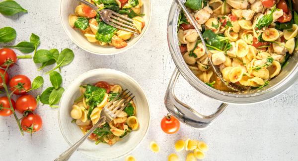 One-pot pasta with orecchiette and chicken