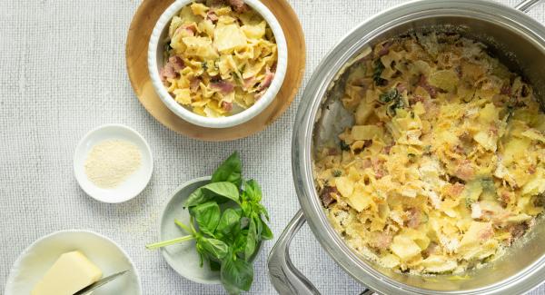 Gratinated cabbage pasta (Krautfleckerl)