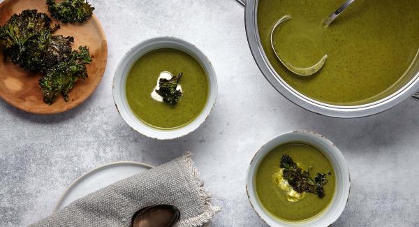 Kale soup with spinach