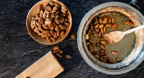 Caramelized cinnamon almonds